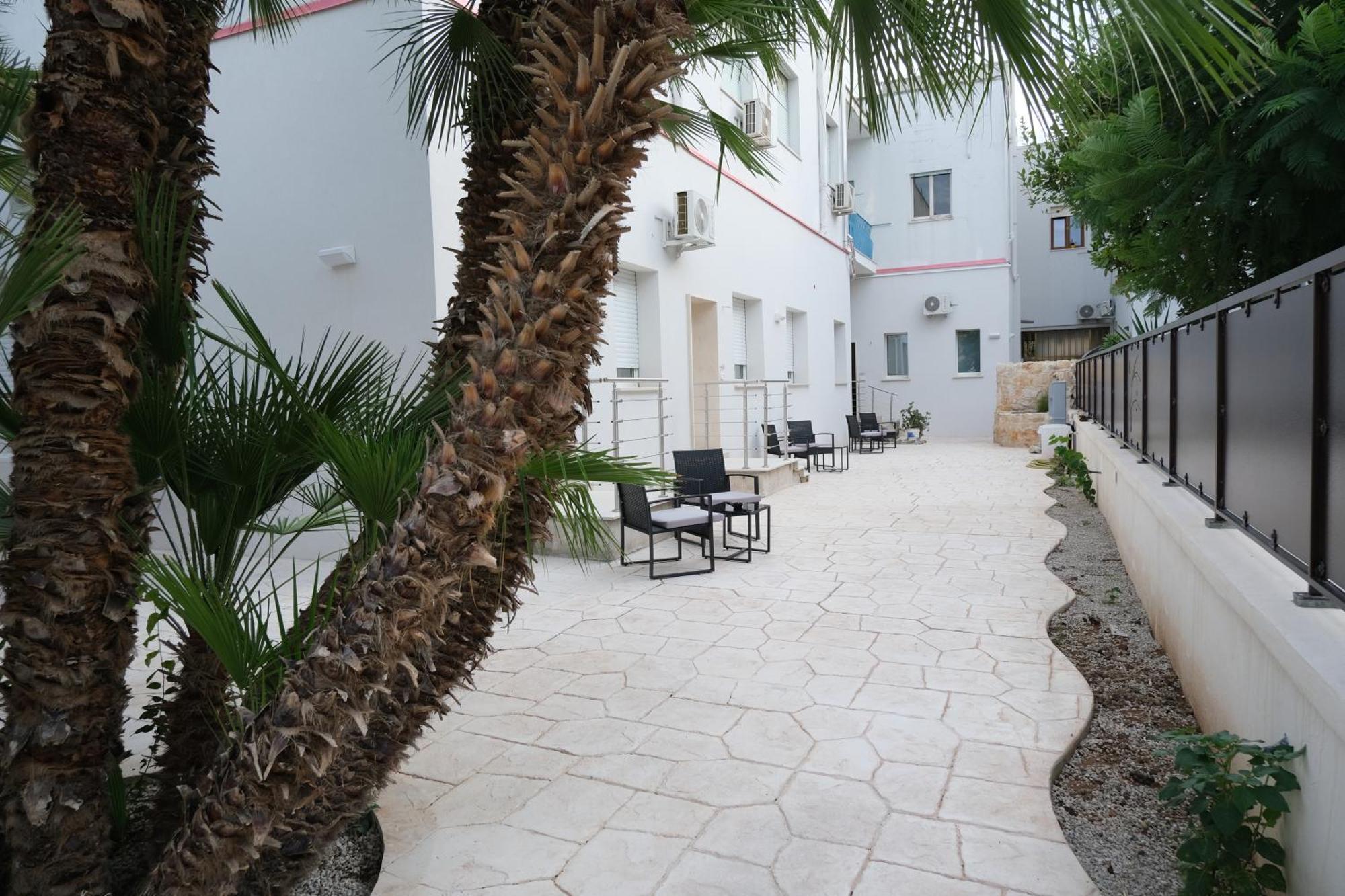 Appartamento Elegante Bilocale Con Giardino Lecce Esterno foto