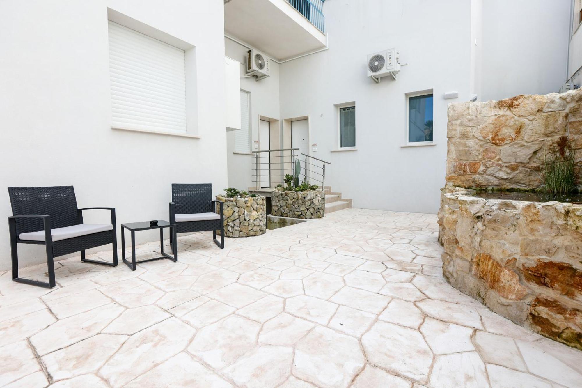 Appartamento Elegante Bilocale Con Giardino Lecce Esterno foto