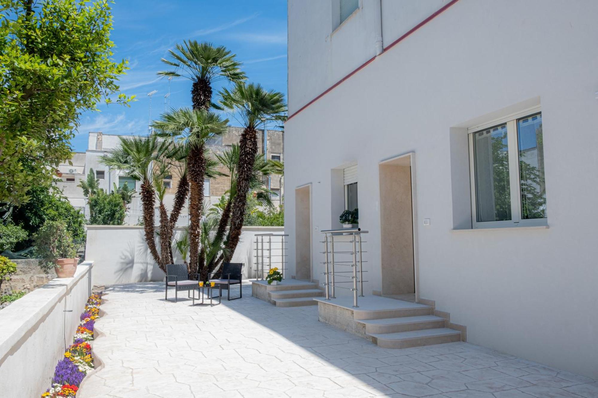 Appartamento Elegante Bilocale Con Giardino Lecce Esterno foto