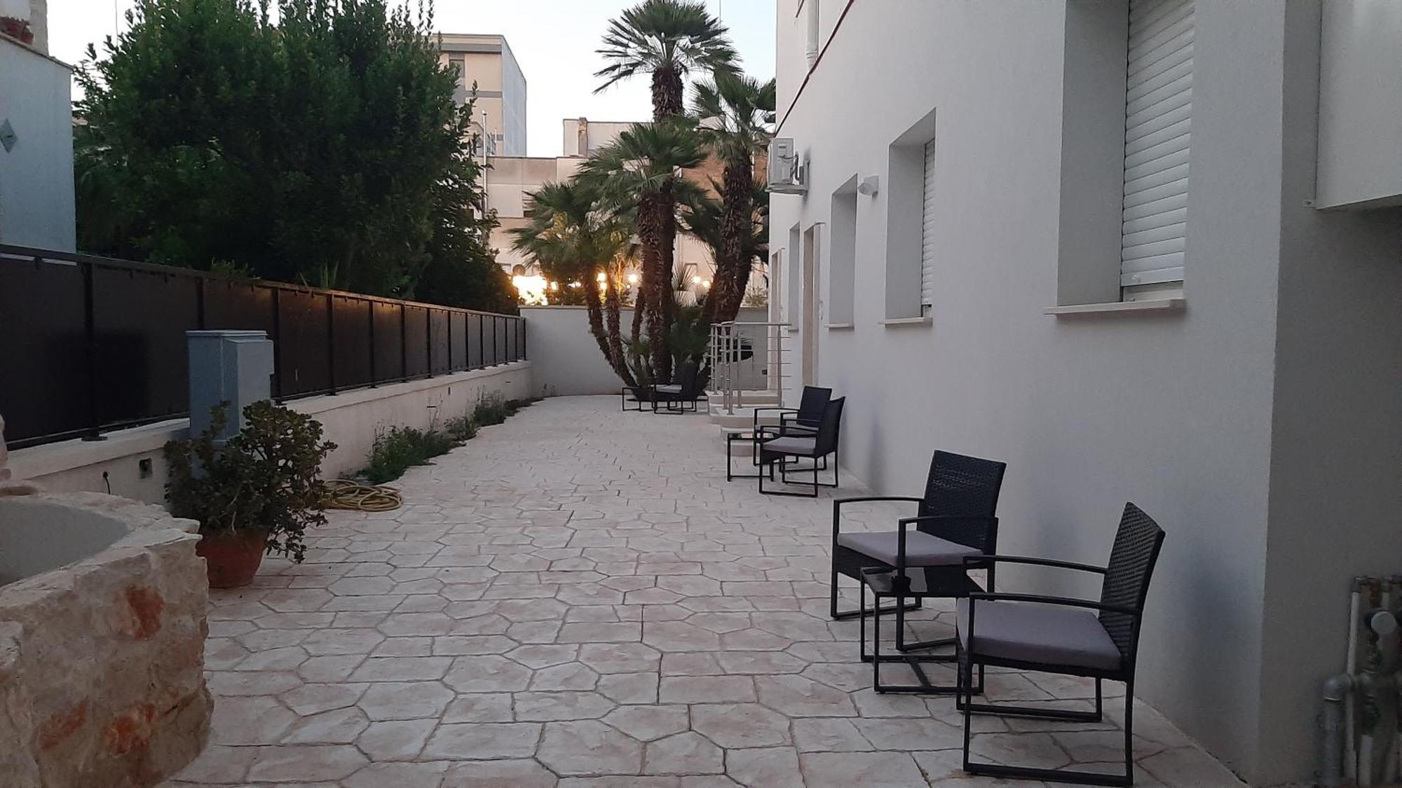 Appartamento Elegante Bilocale Con Giardino Lecce Esterno foto